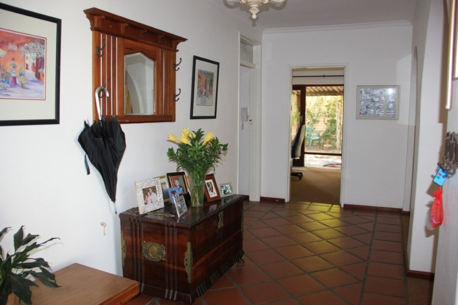 To Let 3 Bedroom Property for Rent in Golden Acre Western Cape